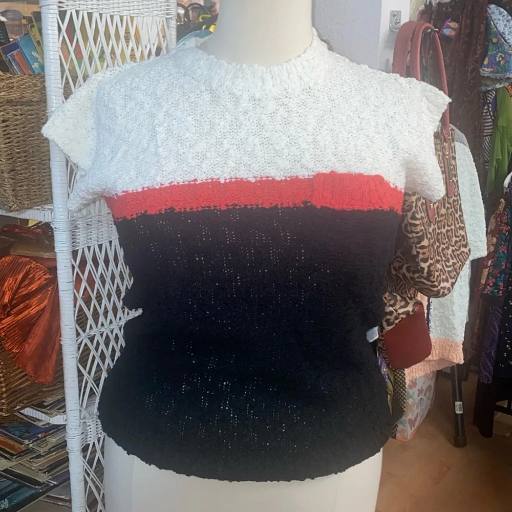 Vintage 80’s - color block sweater - short sleeve- textured knit - pocket
